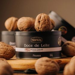 Doce de Leite com Nozes Tropical lata com 420 gram... - Vim da Canastra