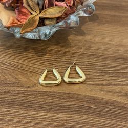 Brinco de Argola em Ouro 18K Modelo V com 7.0g 23,0mm - JBR000227-0 - RDJ Joias