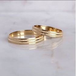 Par de Alianças em ouro 18K - REINOAUI