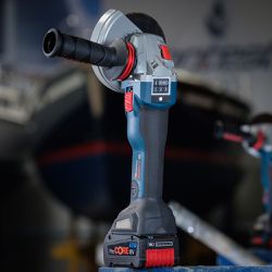 Esmerilhadeira Bosch GWS 18V-10 PSC, 18V SB, 1000 W, em maleta