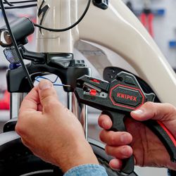 Alicate Desencapador de Fios 7'' (10 62 180) - Knipex