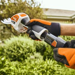 Podador de Arbustos Com Bateria e Carregador HSA 26 - 220V (HA03-011-3518) - Stihl