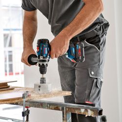 Parafusadeira Furadeira Impacto Bosch GSB 18V-150 C Brushless 18V SB