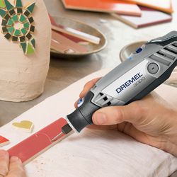 Dremel 3000 Microrretífica com Eixo Flexível e 82 Acessórios