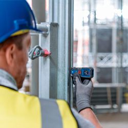 Combo Nível de Linha Com Tripé e Trena Digital a Laser 25m (0615A002B2) - Bosch