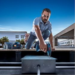 Parafusadeira Furadeira Bosch GSR 1000 Smart 12V com bateria