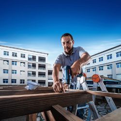 Parafusadeira Furadeira Bosch GSR 1000 Smart 12V com bateria