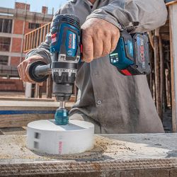 Furadeira Parafusadeira de Impacto 18V Sem Fio Com Carregador e 2 Baterias (GSB 18V-150 C) - Bosch