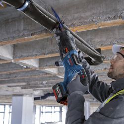 Serra Sabre 18V Brushless Sem Fio Com Carregador e 2 Baterias (GSA 185-Li) - Bosch