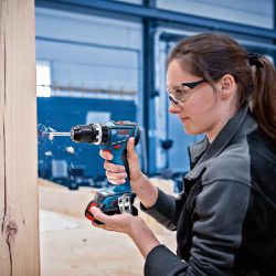 Parafusadeira / Furadeira de Impacto GSB 18V-90C Com 02 Baterias e Carregador - Bosch