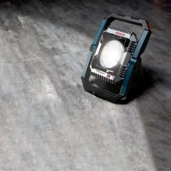 Refletor a bateria Bosch GLI 18V-2200C, 18V SB