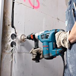 Martelete rompedor Bosch GBH 4-32 DFR 900W 220V em maleta