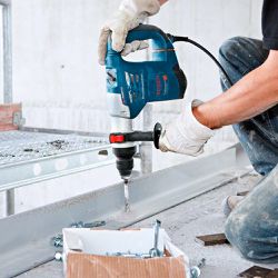 Martelete rompedor Bosch GBH 4-32 DFR 900W 220V em maleta