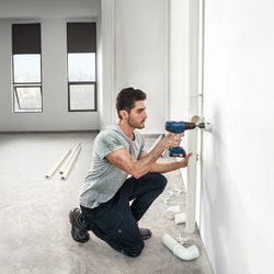 Parafusadeira Furadeira Bosch GSR 180 LI 18V 2 baterias e maleta