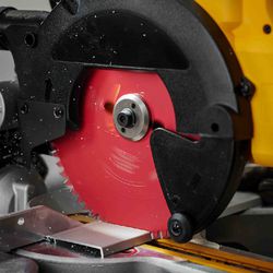 Disco de Serra Meia Esquadria Freud para Alumínio 250mm 80 dentes com diâmetro do furo 30mm e espessura do corte 2,8mm