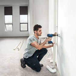 Parafusadeira Furadeira Bosch GSB 180-LI 18V 2 baterias e maleta