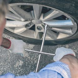 Chave de Roda Cruz com Espátula 17x19mm e 13/16'' 3301501 - Gedore Red