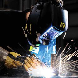 Máscara de Solda Auto Escurecimento A-40 Savage Preta (9 à 13DIN) - ESAB 