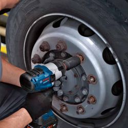 Chave de Impacto Com 2 Baterias e Carregador + Bolsa (GDS 18V-1050 H) - Bosch