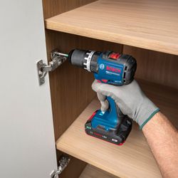 Parafusadeira Furadeira de Impacto GSB 18V-52 Com Maleta Carregador 2 Baterias 23 acessórios (06019S01E3-000) - Bosch