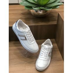 TENIS CASUAL BRANCO COM DETALHE STRASS - 00068376 - RR CALÇADOS 