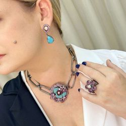 Maxi colar com flor turquesa e lilás 13724