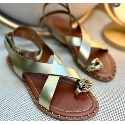 Rasteira Ouro Light Tiras em X e Detalhe Metalizad... - Talline Sapatilhas Atacado