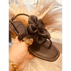 Rasteira Flor Preto - FIL1037 - Talline Sapatilhas Atacado