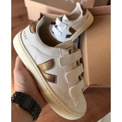 Tênis Velcro Branco Off com V Bronze - FIL1185 - Talline Sapatilhas Atacado