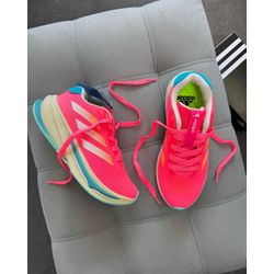 Tênis Esportivo Rosa Neon Vibrante Com Detalhes Az... - Talline Sapatilhas Atacado