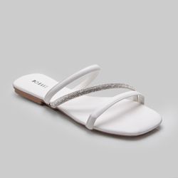 Rasteira Patricia com strass: confortável e elegante, disponível em branco, bronze e preto.