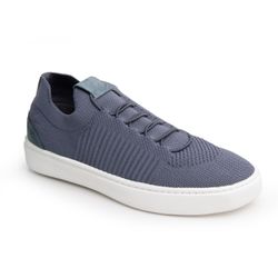 Tênis masculino em knit com detalhes em couro