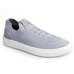 Tênis masculino em knit com detalhes em couro