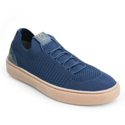 Tênis masculino em knit com detalhes em couro
