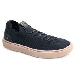 Tênis masculino em knit com detalhes em couro