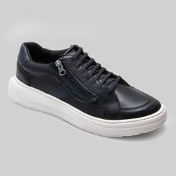 Sapato masculino em couro legítimo, leve e moderno.