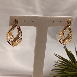 Brinco Vazado Texturizado Zircônia - 327124 - SCAGLIONI