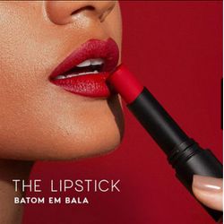 Batom Semi-Mate – The Lipstick -Cor Red Kiss- Océ... - SOFI MAKE