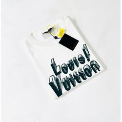 CAMISETA LOUIS VUITTON MALHA CHINESA - SP GRIFES - Camisetas Importadas no Atacado