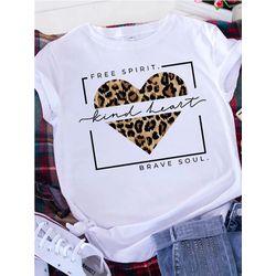 Camiseta Estampada Frente Free Spirit Kind Heart B... - Atacado Leandrinho