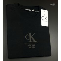 Camiseta CK Malha Sofit Preta Com Detalhes Escrito... - BEM VINDOS 