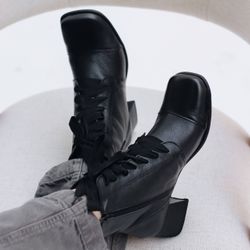 Bota Feminina Couro Bico Quadrado Preta - Miami - 383-04