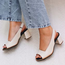 Sandália Peep Toe - ELEGÂNCIA - Off White e Preto - 177.31 