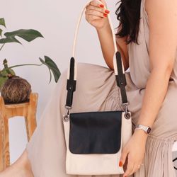 Bolsa de Couro - ACOLHER - Off White e Preta