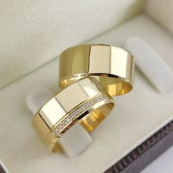 Alianças Quina Quebrada em Ouro 18k Zircônias 8mm ... - Márcio Joias 1966