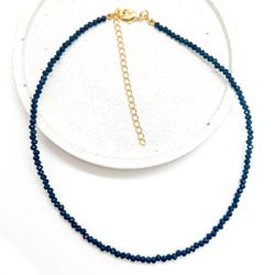 Chocker Cristais Azul Marinho Banhada a Ouro - Vila das Pratas e Semijoias 