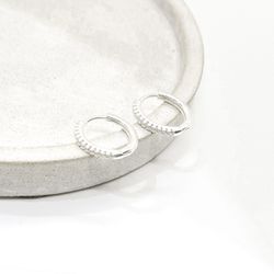 Brinco Argola Fina M Cravejada em Prata 925 - Vila das Pratas e Semijoias 