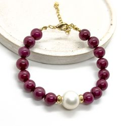 Pulseira Bolas Cherry Red com Pérola Banhada a Our... - Vila das Pratas e Semijoias 