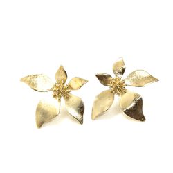 Brinco Flor Acetinada Banhado a Ouro - Vila das Pratas e Semijoias 