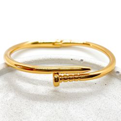 Bracelete Prego Liso Banhado a Ouro - Vila das Pratas e Semijoias 